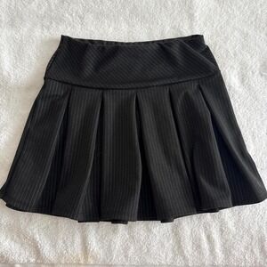 y2k grunge black pinstripe pleated mini skirt